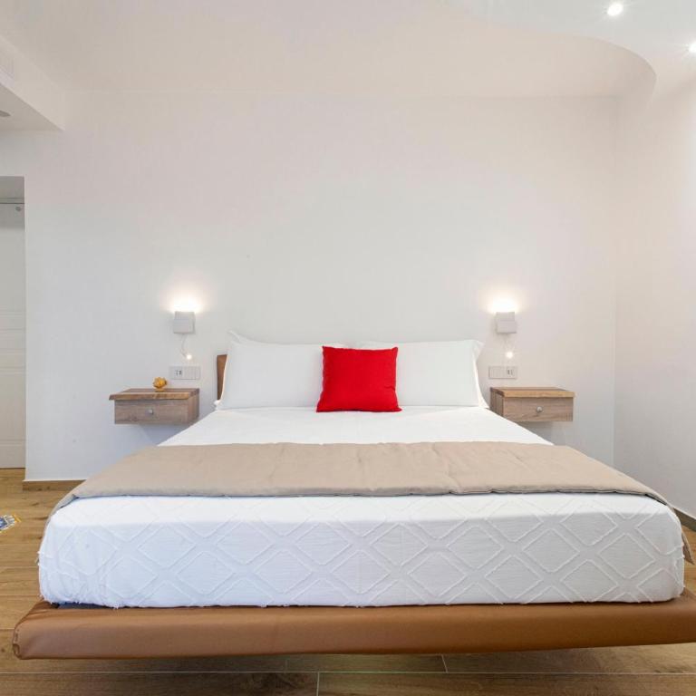 YourHome - Lidia Rooms & Suites - Camera Matrimoniale Deluxe con Balcone - 7