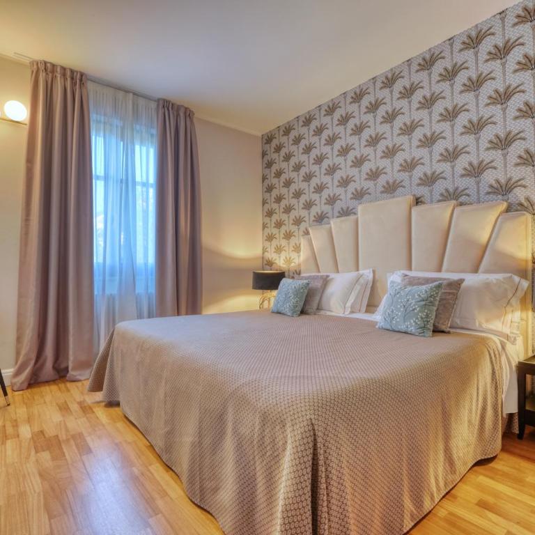Palazzo della Scala Hotel - Luxury Suites & Spa - Large Two-Bedroom Suite with Balcony and Lake View - 3