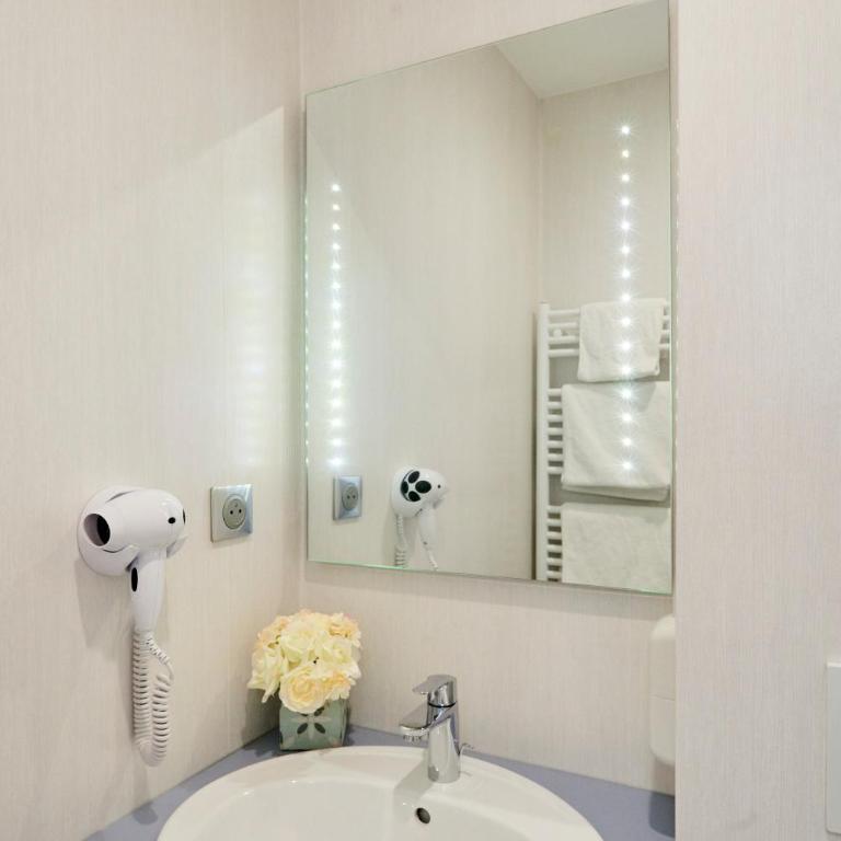 Hotel Le Petit Duquesne - Studio - 10
