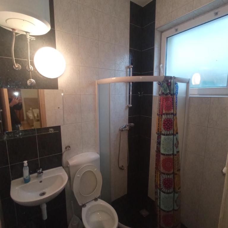 Lovely Home City Center - Triple Room with Private Bathroom - 33