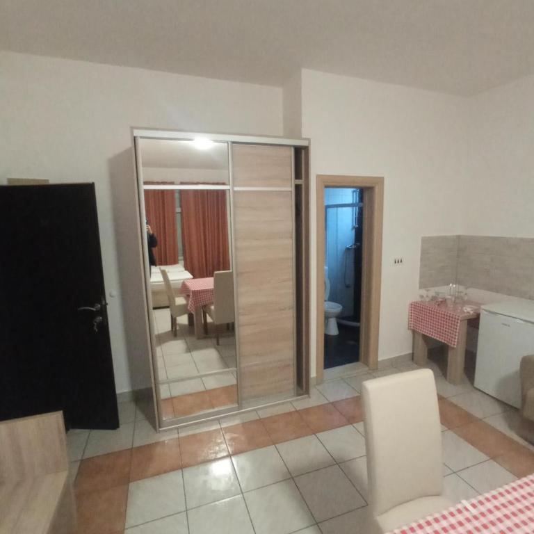 Lovely Home City Center - Triple Room with Private Bathroom - 30