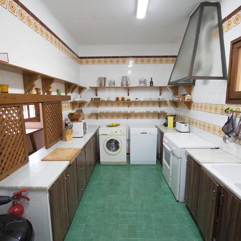 Catalunya Casas: Spacious Villa Vera up to 24 guests, a short drive to Blanes! - Villa con piscina privada - 6