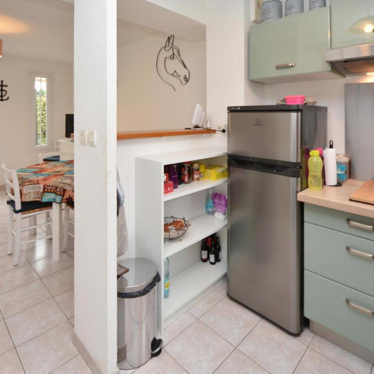 Cozy Home In Aigues-Mortes With Wifi - Maison de Vacances 2 Chambres - 15