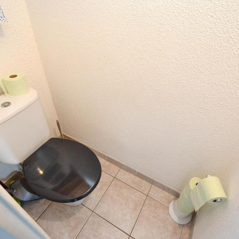 Cozy Home In Aigues-Mortes With Wifi - Maison de Vacances 2 Chambres - 17