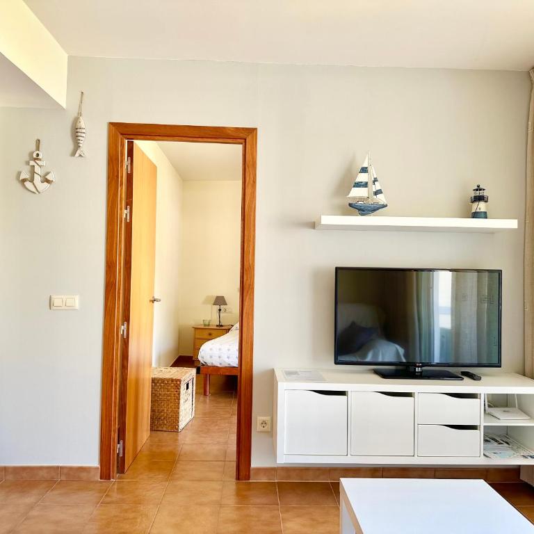 NEW! Apartamento con piscina y balcón a 2 minutos de la playa. WI-FI - Two-Bedroom Apartment - 3