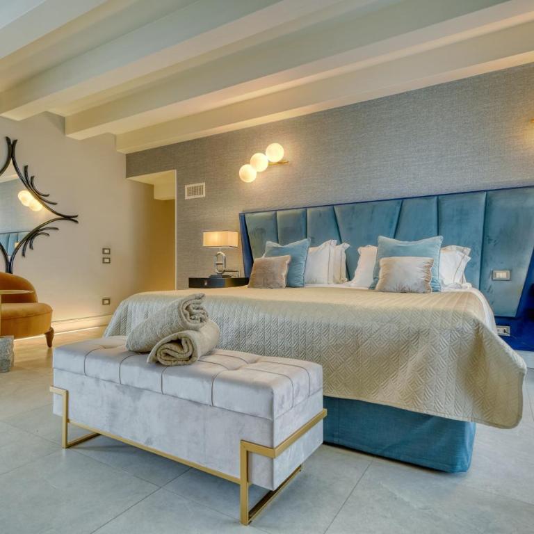 Palazzo della Scala Hotel - Luxury Suites & Spa - Two-Bedroom Suite with Whirlpool and Lake View - 1