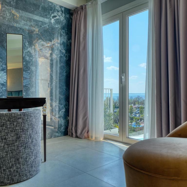 Palazzo della Scala Hotel - Luxury Suites & Spa - Two-Bedroom Suite with Whirlpool and Lake View - 7