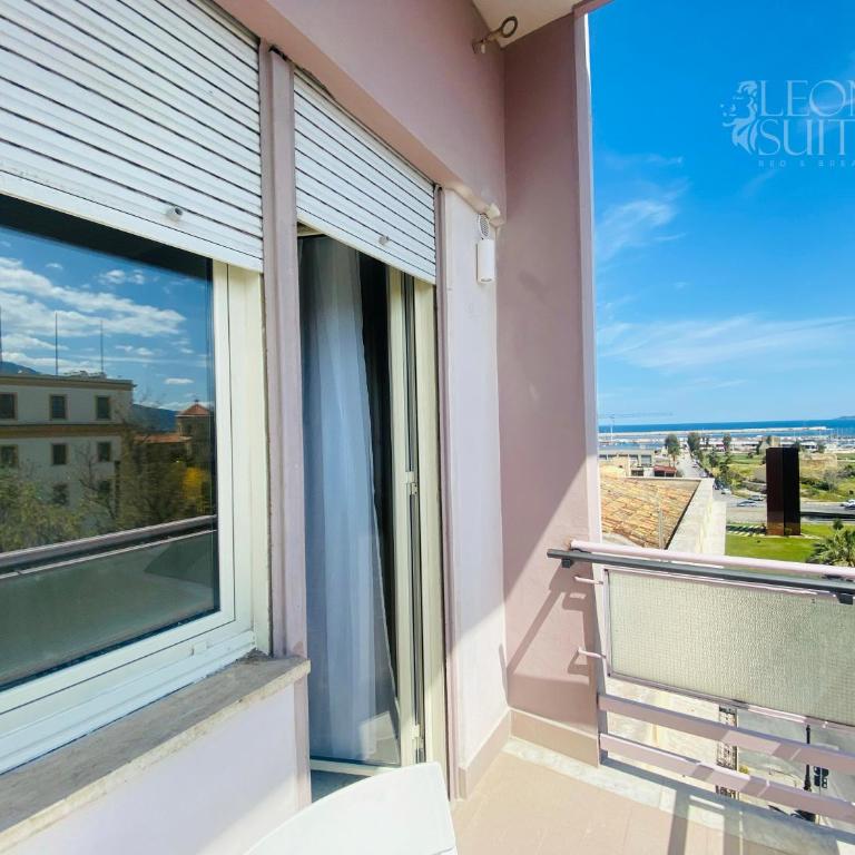 Leone Suite B&B & Restaurant AIC - Deluxe Double Room with Balcony and Sea View - 5