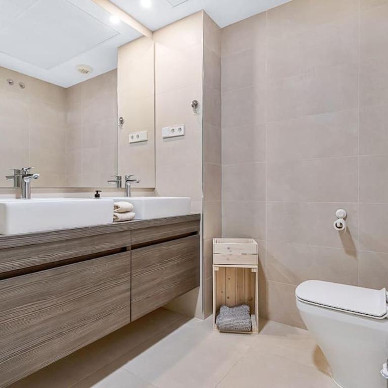 Apartment with big pool and close to beach! - Apartamento de 2 dormitorios - 9