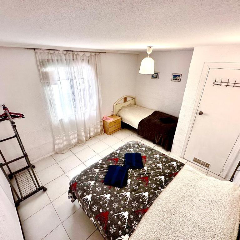 Las habitaciones en Alicante - Basic Triple Room with Shared Bathroom - 5