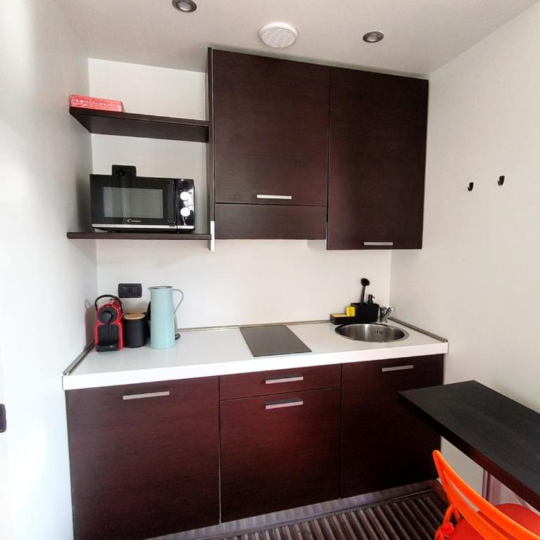 Apartment with Exclusive terrace in Milano Downtown with AC,Wifi,Subway M1 M2 in Shopping Area - Monolocale con Balcone - 9