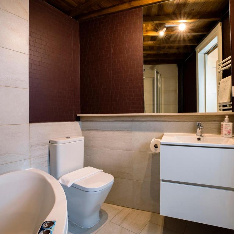Apartamentos Vino Tinto y Restaurante Tomate Rosa - Habitación Doble Deluxe con bañera - 5