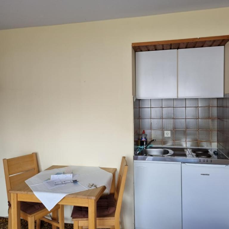 Gästehaus Köpf - Niedrigpreis-Doppelzimmer mit Balkon oder Terrasse – nicht renoviert - 5