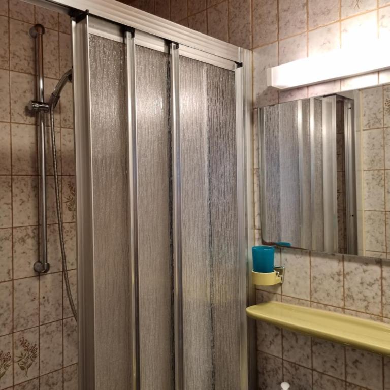 Gästehaus Köpf - Niedrigpreis-Doppelzimmer mit Balkon oder Terrasse – nicht renoviert - 8