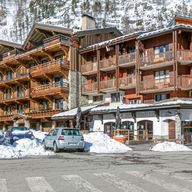 Appartement de luxe avec cheminée, balcon et services inclus, au pied de la forêt de Bellevarde - FR-1-694-12 - Appartement - 8