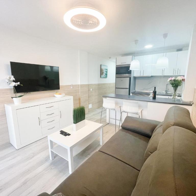 Pool View Holiday Home - One-Bedroom House - 28