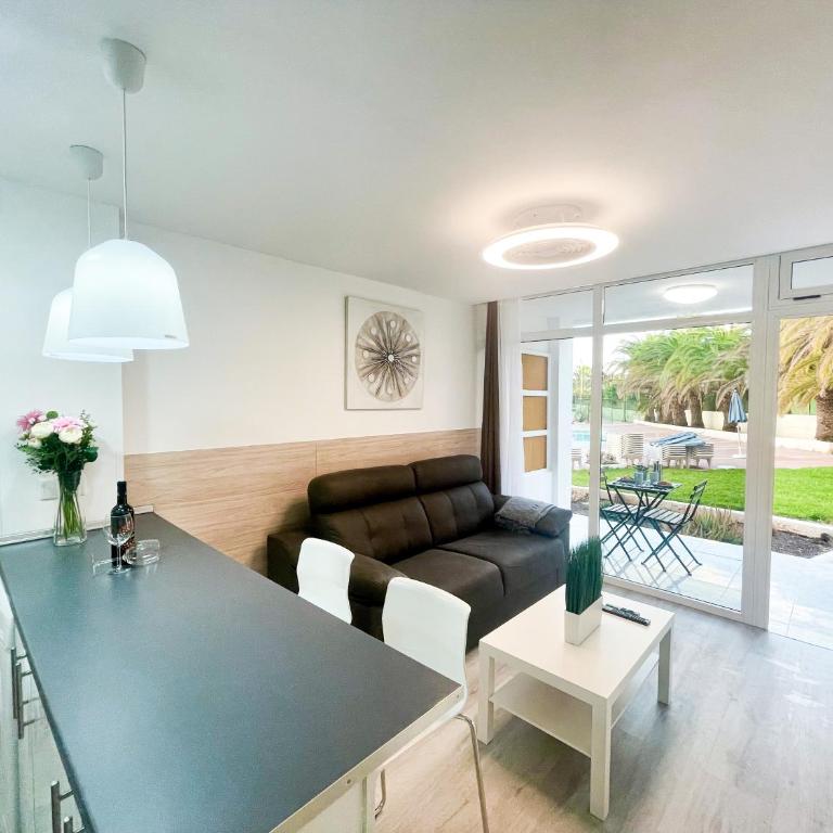 Pool View Holiday Home - One-Bedroom House - 23