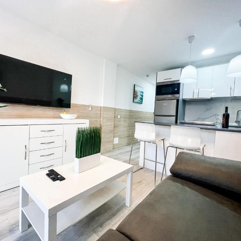 Pool View Holiday Home - One-Bedroom House - 29