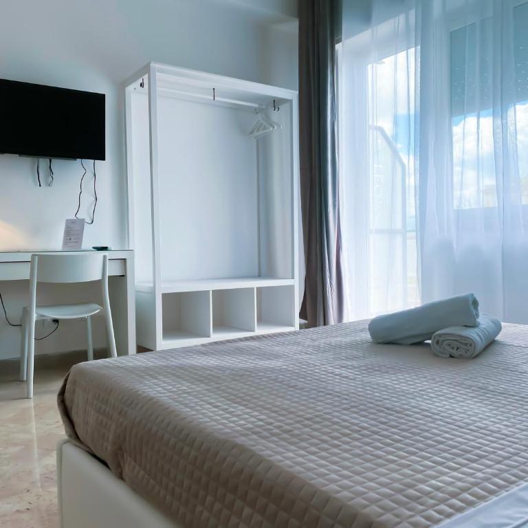 Leone Suite B&B & Restaurant AIC - Triple Room with City View - 2