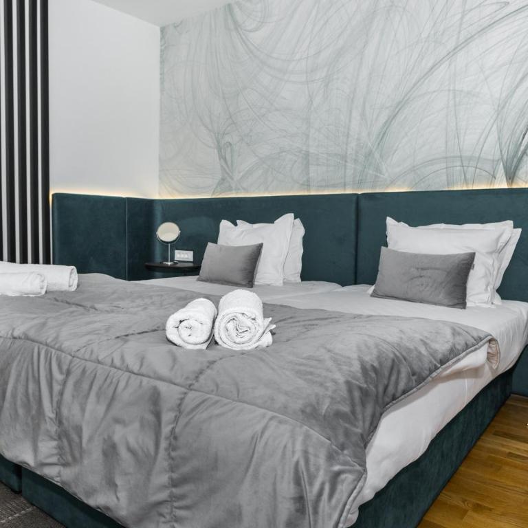 ApartVilla Art of Living luxury suite - Three-Bedroom Apartment - 14