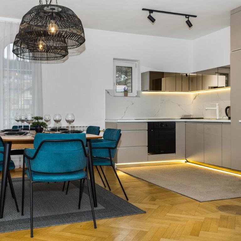 ApartVilla Art of Living luxury suite - Three-Bedroom Apartment - 13