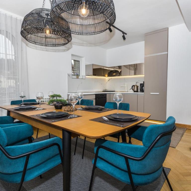 ApartVilla Art of Living luxury suite - Three-Bedroom Apartment - 10