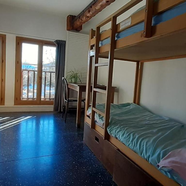 Auberge de Jeunesse HI Serre-Chevalier - Lit dans Dortoir pour Femmes de 4 Lits - 8