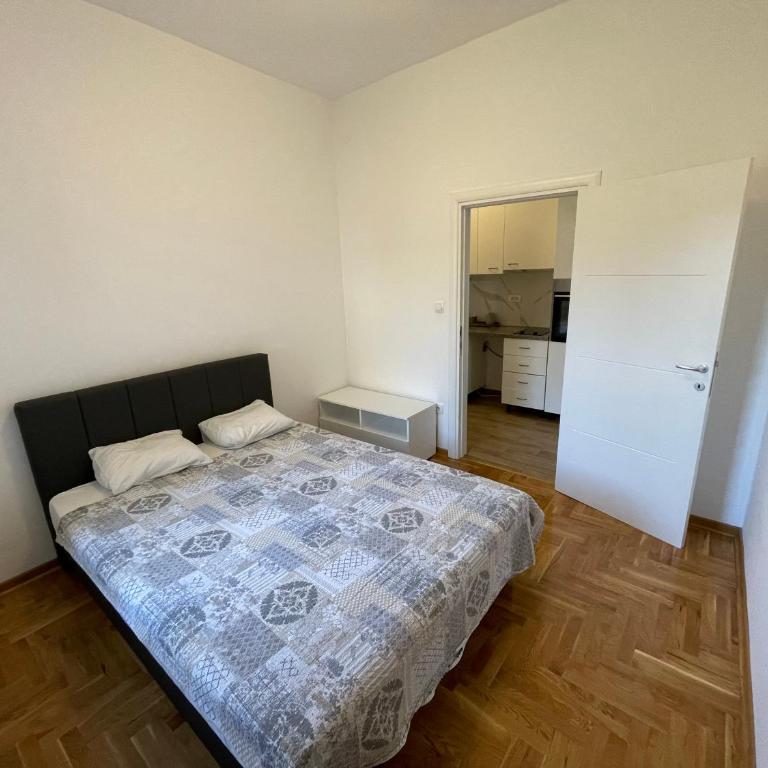 Apartman Leka sa Parkingom - Apartman sa 1 Spavaćom Sobom - 10