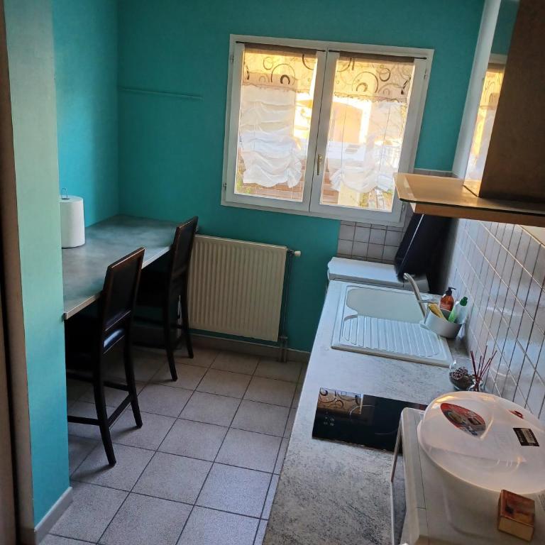 Grand Duplex Centre-Proche Gare & Axe Routier - Deluxe Apartment - 9