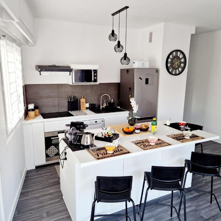 Nice Charmant 3 pièces proche mer Parking - Appartement 2 Chambres - 5