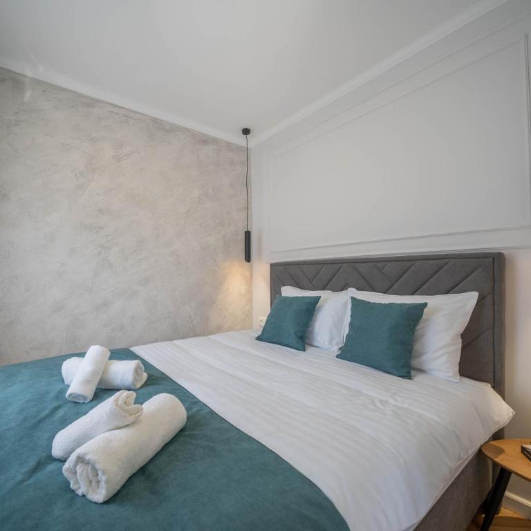 Luxury D&D Apartment - One-Bedroom Apartment - 11