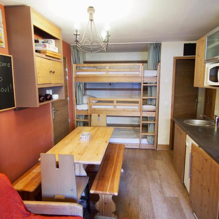 RisoulSki Antarès - Piscine et Sauna - Appartement 410 - 5 à 7 Personnes - 4e Étage - 34 m² - 1 Chambre - Vue sur Rue - 18