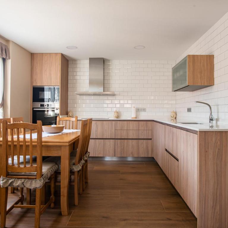 Apartamentos La Cortina - Four-Bedroom House - 7