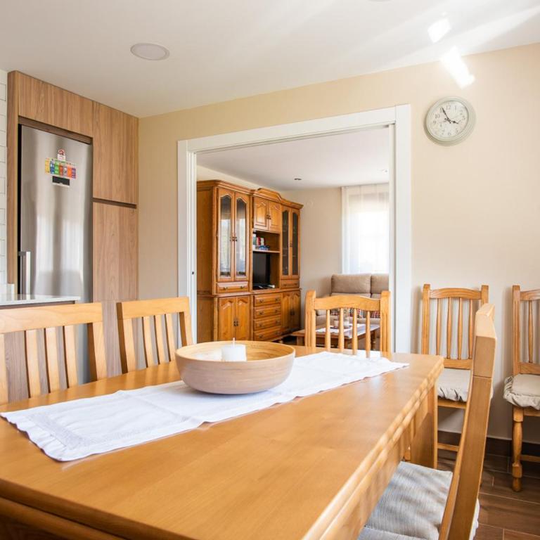 Apartamentos La Cortina - Four-Bedroom House - 8
