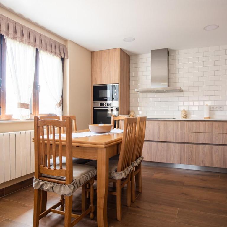 Apartamentos La Cortina - Four-Bedroom House - 9