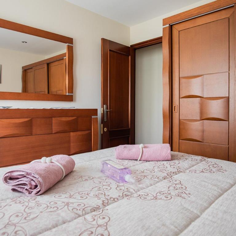 Apartamentos La Cortina - Four-Bedroom House - 12
