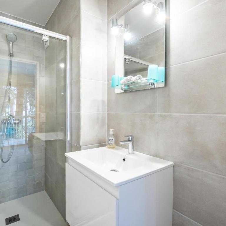 Hello Côte d'Azur - Spacious apartment at a 5 min walk from the beach - Appartement 2 Chambres - 9