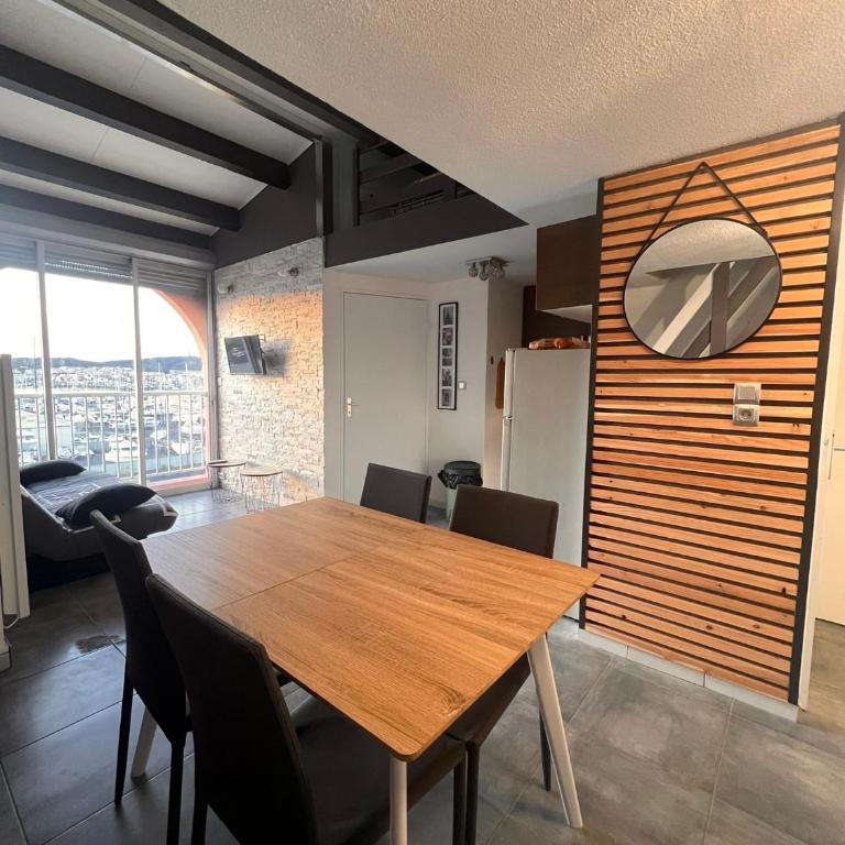 Belle vue, T2 Mezzanine vue port, 50 m de la plage de la conque - Appartement - 2