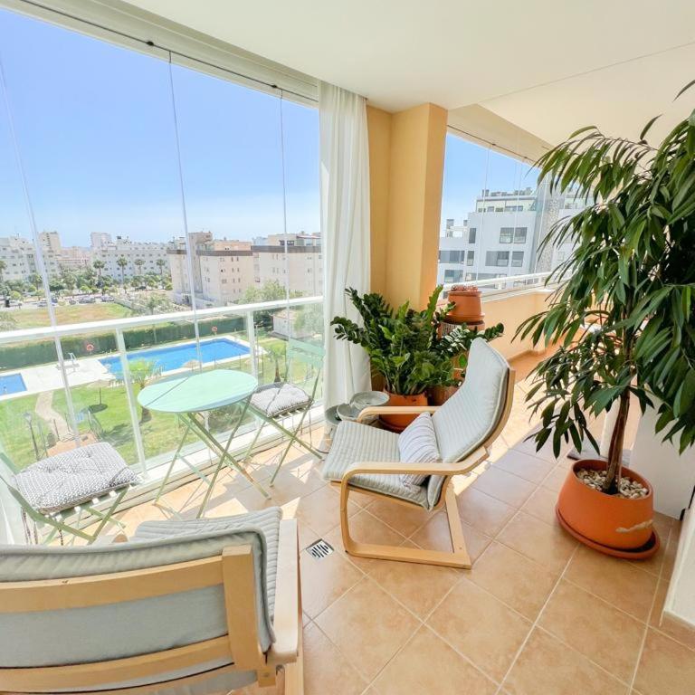 Bright apartment with terrace, pool and beach - Apartamento de 3 dormitorios - 1