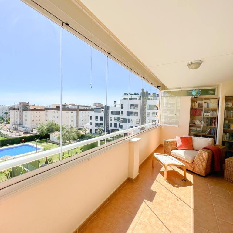 Bright apartment with terrace, pool and beach - Apartamento de 3 dormitorios - 10