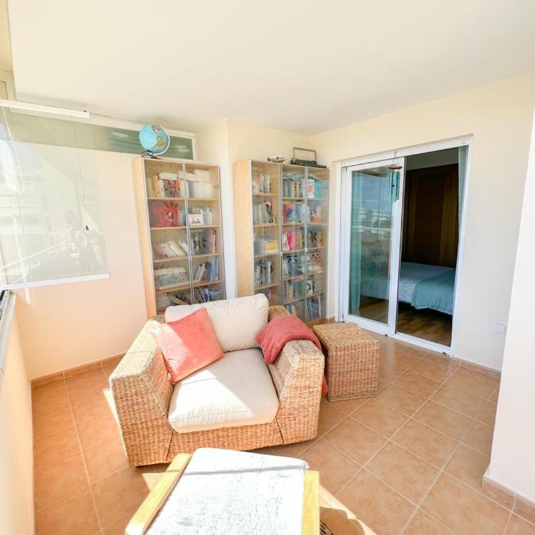 Bright apartment with terrace, pool and beach - Apartamento de 3 dormitorios - 17