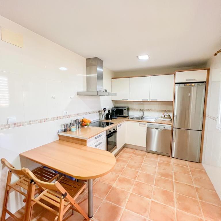 Bright apartment with terrace, pool and beach - Apartamento de 3 dormitorios - 18