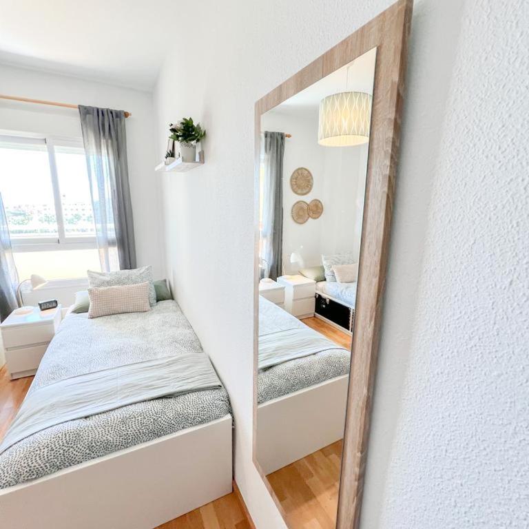 Bright apartment with terrace, pool and beach - Apartamento de 3 dormitorios - 22