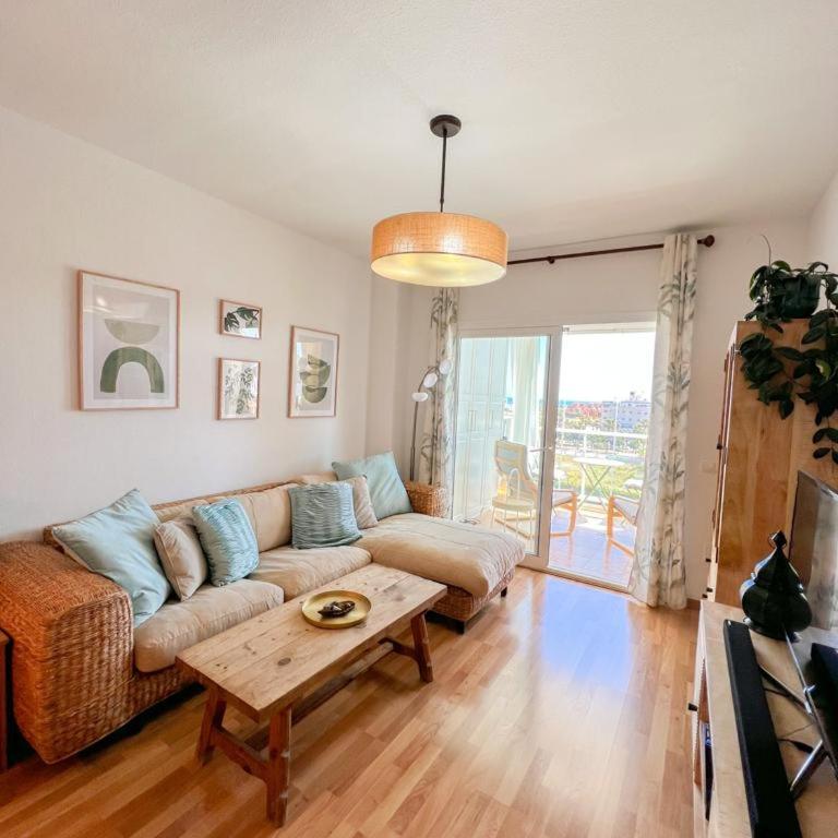 Bright apartment with terrace, pool and beach - Apartamento de 3 dormitorios - 23