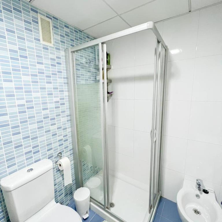 Bright apartment with terrace, pool and beach - Apartamento de 3 dormitorios - 37