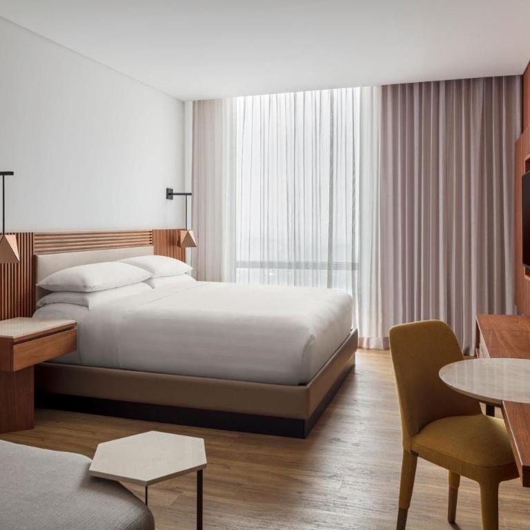 Barranquilla Marriott Hotel - Habitación con cama extragrande. - 1