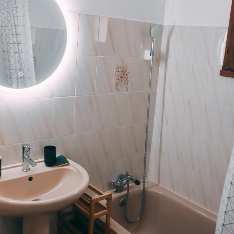 Maison climatisée, deux chambres avec extérieur et parking gratuit - Casa con 2 Camere da Letto - 17