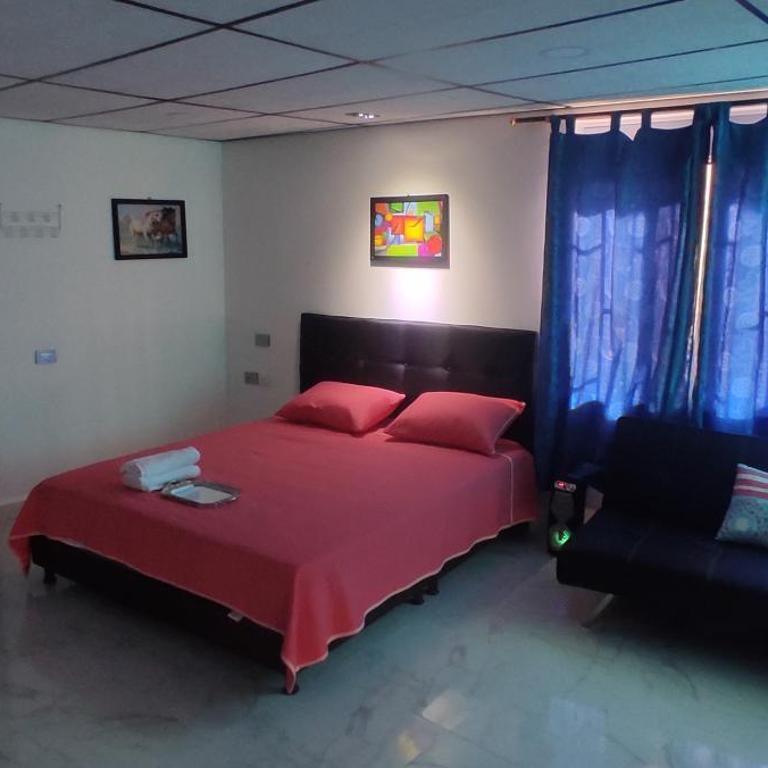 Hospedaje Bolivar Alcala - Habitación Cuádruple con balcón - 1