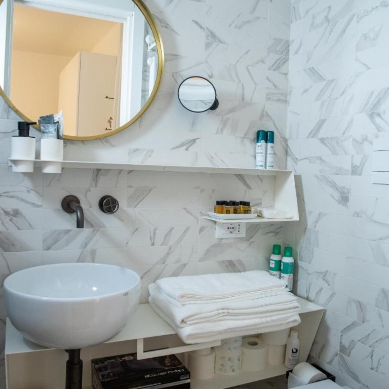 ENJOY BOUTIQUE ROOMS - Junior Suite con Balcone - 13