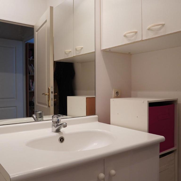 chambre privée POUR FEMME UNIQUEMENT dans appartement à partager - 15 minutes Paris-10 minutes stade de France - Double Room - 13